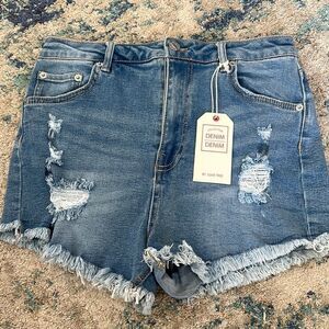 NWT Love Tree Denim Womens Distressed Denim Shorts (Size: Large)